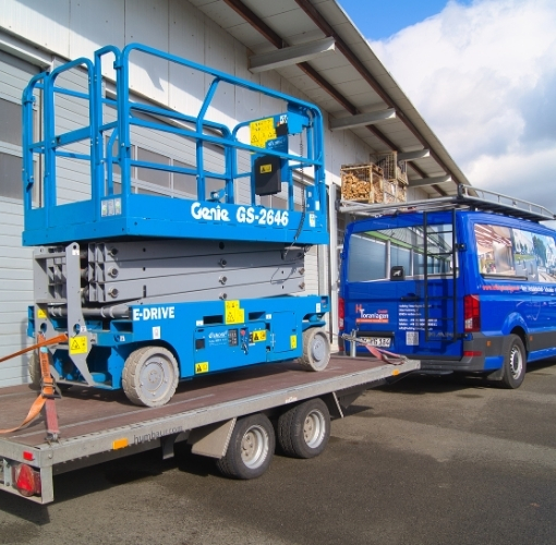 Ihre Vorteile mit Helbing Toranlagen Erleben Sie maximale Flexibilität und Effizienz bei jedem Projekt, denn Ihre Vorteile mit Helbingtoranlagen umfassen unseren eigenen, professionellen Maschinenpark für reibungslose Montagen auch in schwierigen Höhen. Dank unserer modernen Ausstattung garantieren wir Ihnen schnelle Reaktionszeiten und höchste Sicherheitsstandards ohne Abhängigkeit von externen Mietgeräten.